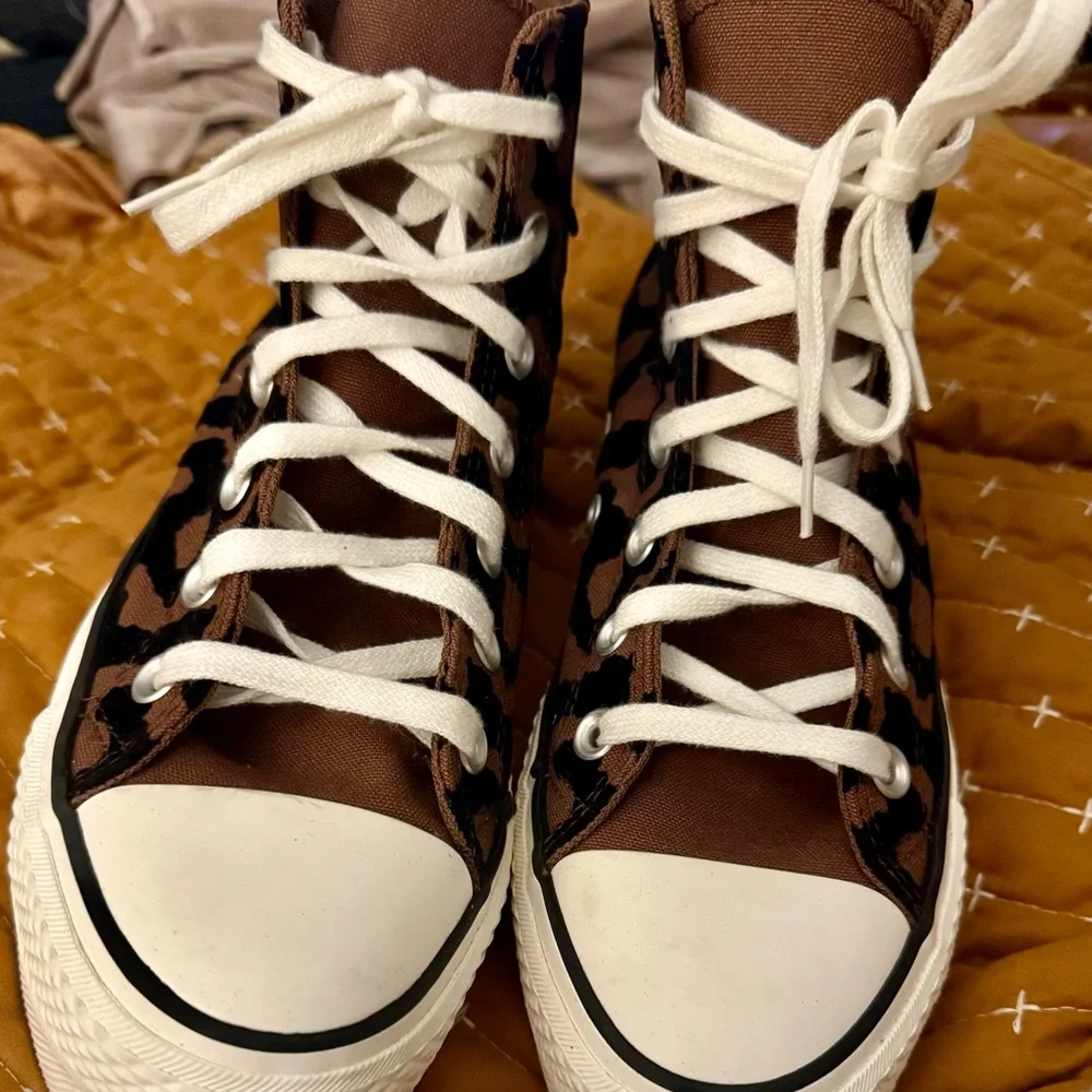 Womens Converse Chuck Taylor All-Stars Lift Platform Leopard Sneakers  - A12351C - Picture 3 of 5